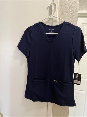 Jaanuu Women's Short Sleeve V-Neck Scrub Top in Navy